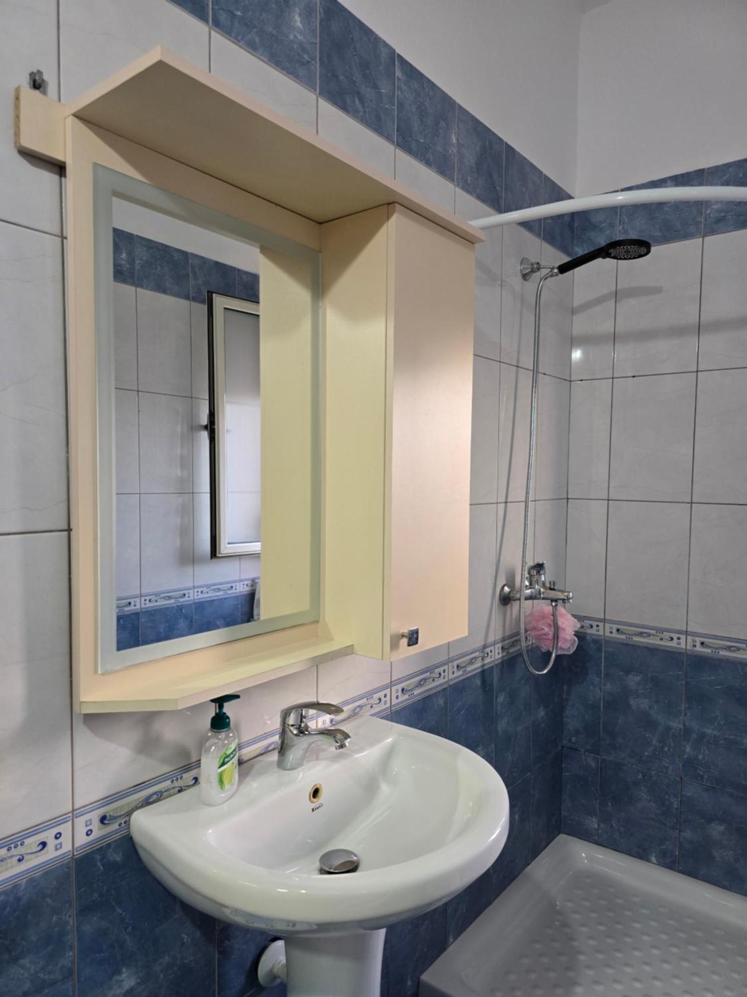 Modern , Quiet , Family Friendly & Fully Furnished Apartment Vlore Exterior photo